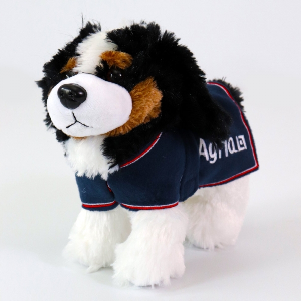 Tøjhund ca. 20 cm med fleecedækken. Broderet Agria logo på fleecedækken. i gruppen Agria Shop / Hund hos AgriaShop (2278)