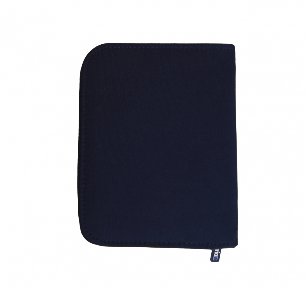 En stiliseret skildpadde i bløde grøntoner på en lys baggrund. Formen er enkel og minimalistisk.